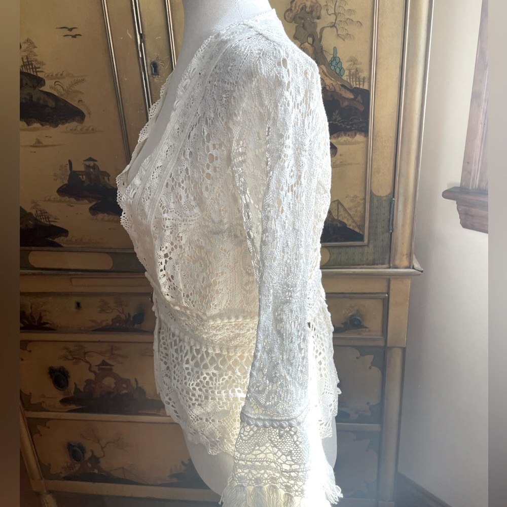 NANETTE LEPORE Anthropologie Ivory Crochet LACE FRINGE Bell Sleeve BOHO Top S - Picture 2 of 11